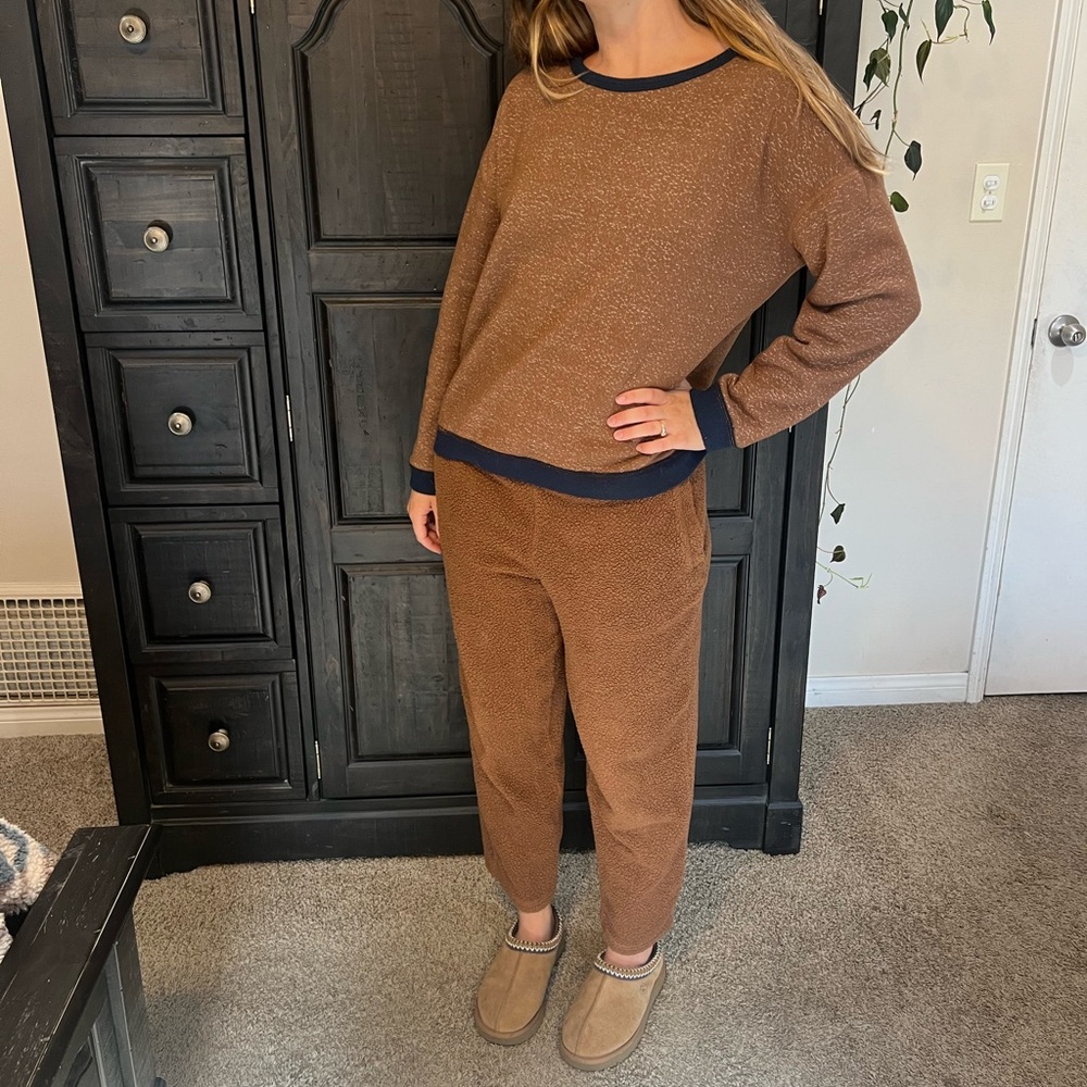 Patagonia Sweatsuit (top-reversible! and bottom) size medium